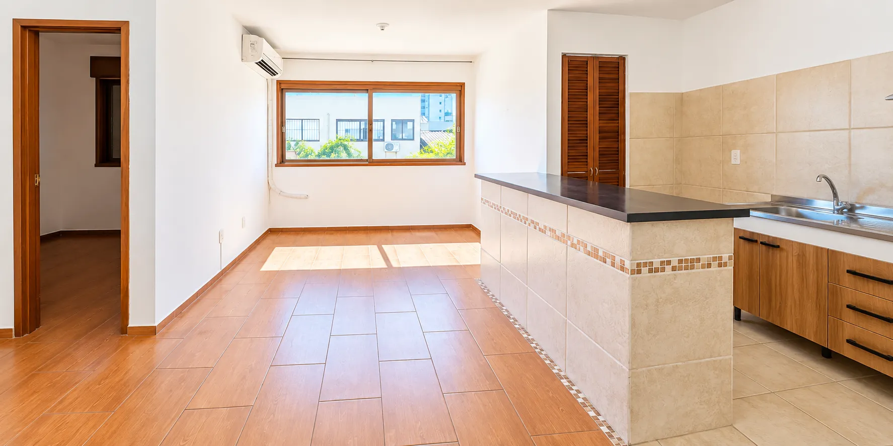Apartamento duplex à venda na Rua Brasil I, Centro - 77 m², 2 quartos, excelente iluminação natural e vaga.