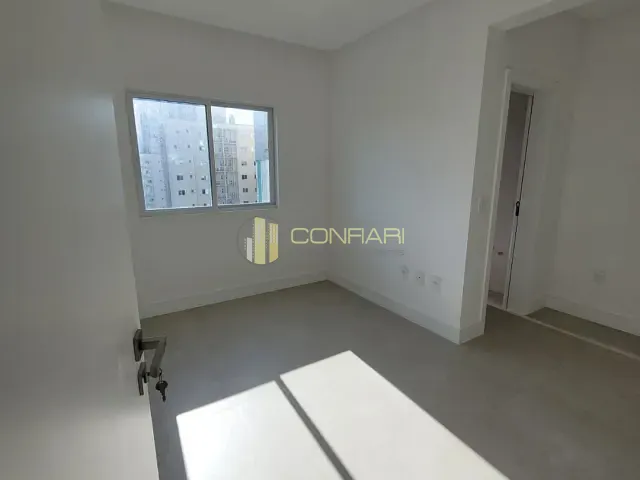 Apartamento 4 quartos e 5 banheiros, à venda, no bairro meia praia em Itapema