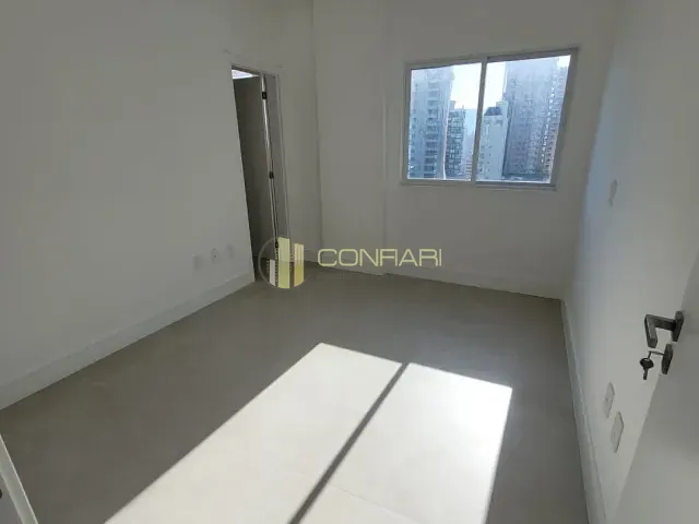 Apartamento 4 quartos e 5 banheiros, à venda, no bairro meia praia em Itapema
