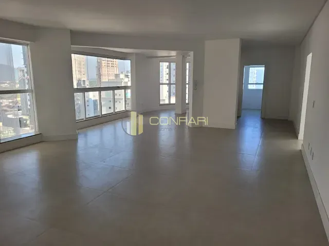 Apartamento 4 quartos e 5 banheiros, à venda, no bairro meia praia em Itapema