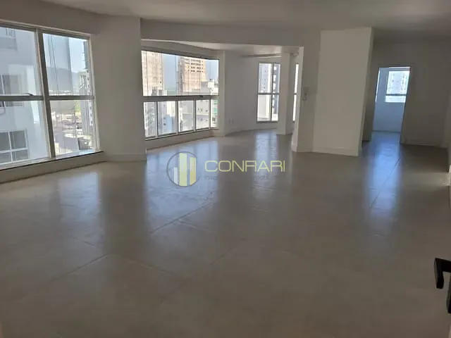 Apartamento 4 quartos e 5 banheiros, à venda, no bairro meia praia em Itapema