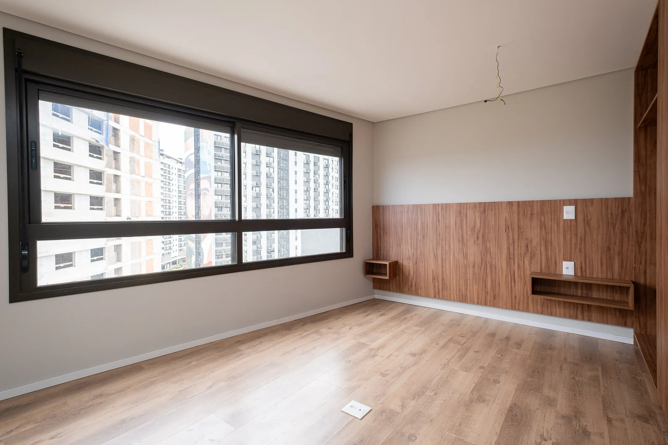 Apartamento semimobiliado à venda no Aurora, Parque Una - 27 m², 1 quarto e andar alto com excelente posição solar.