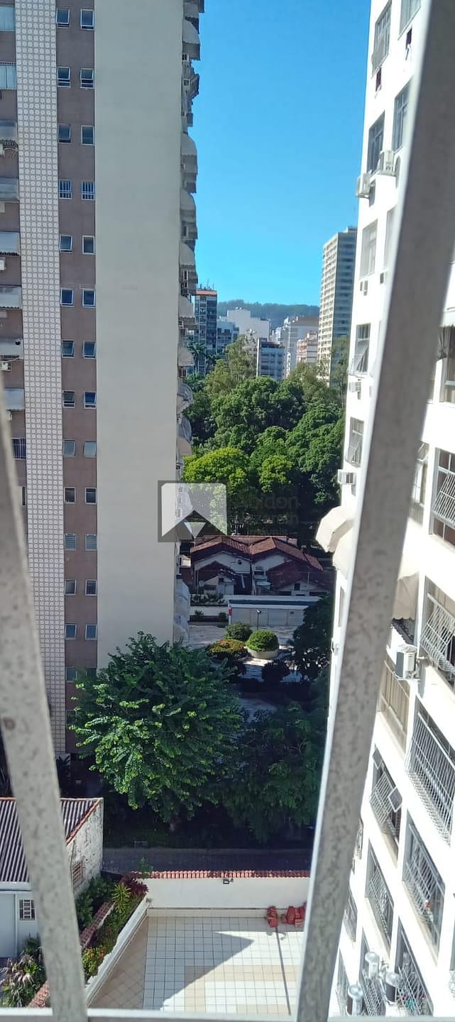Apartamento à venda com 2 quartos, 70m² - Foto 13