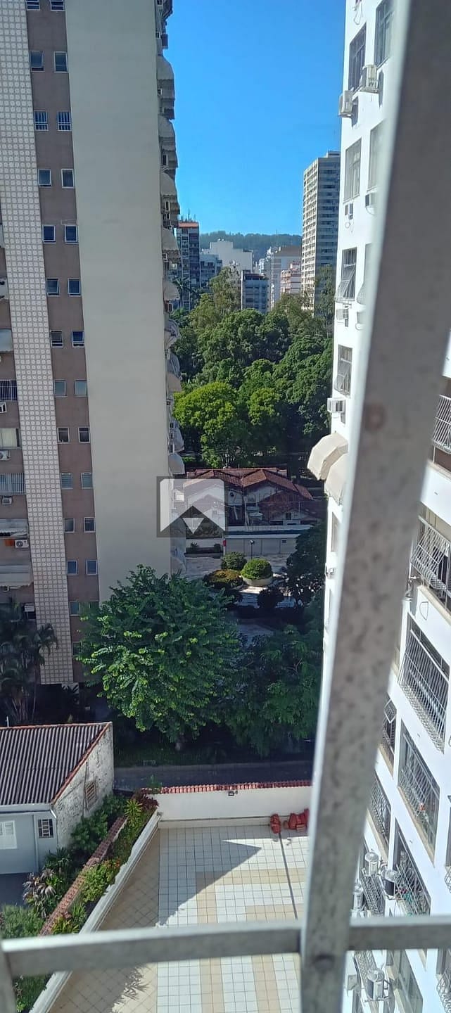 Apartamento à venda com 2 quartos, 70m² - Foto 1