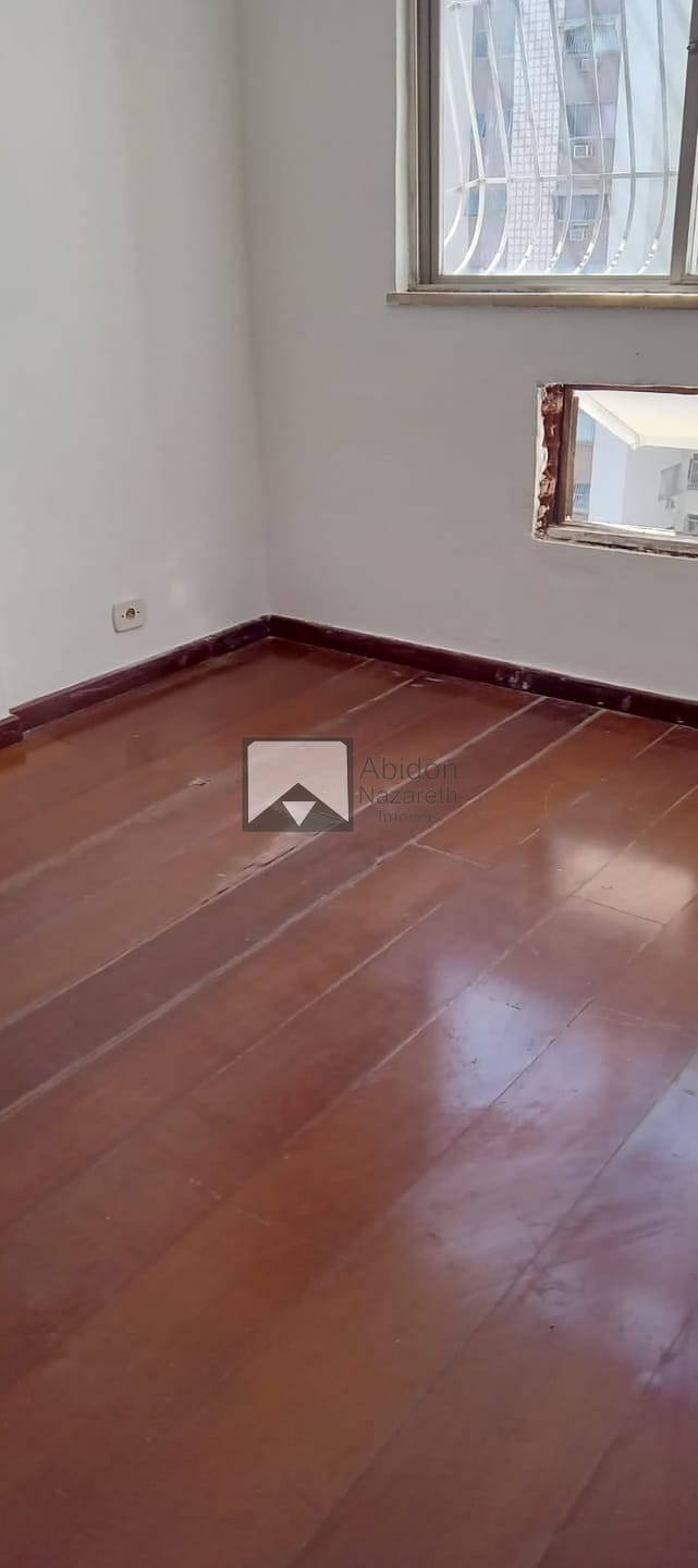 Apartamento à venda com 2 quartos, 70m² - Foto 3
