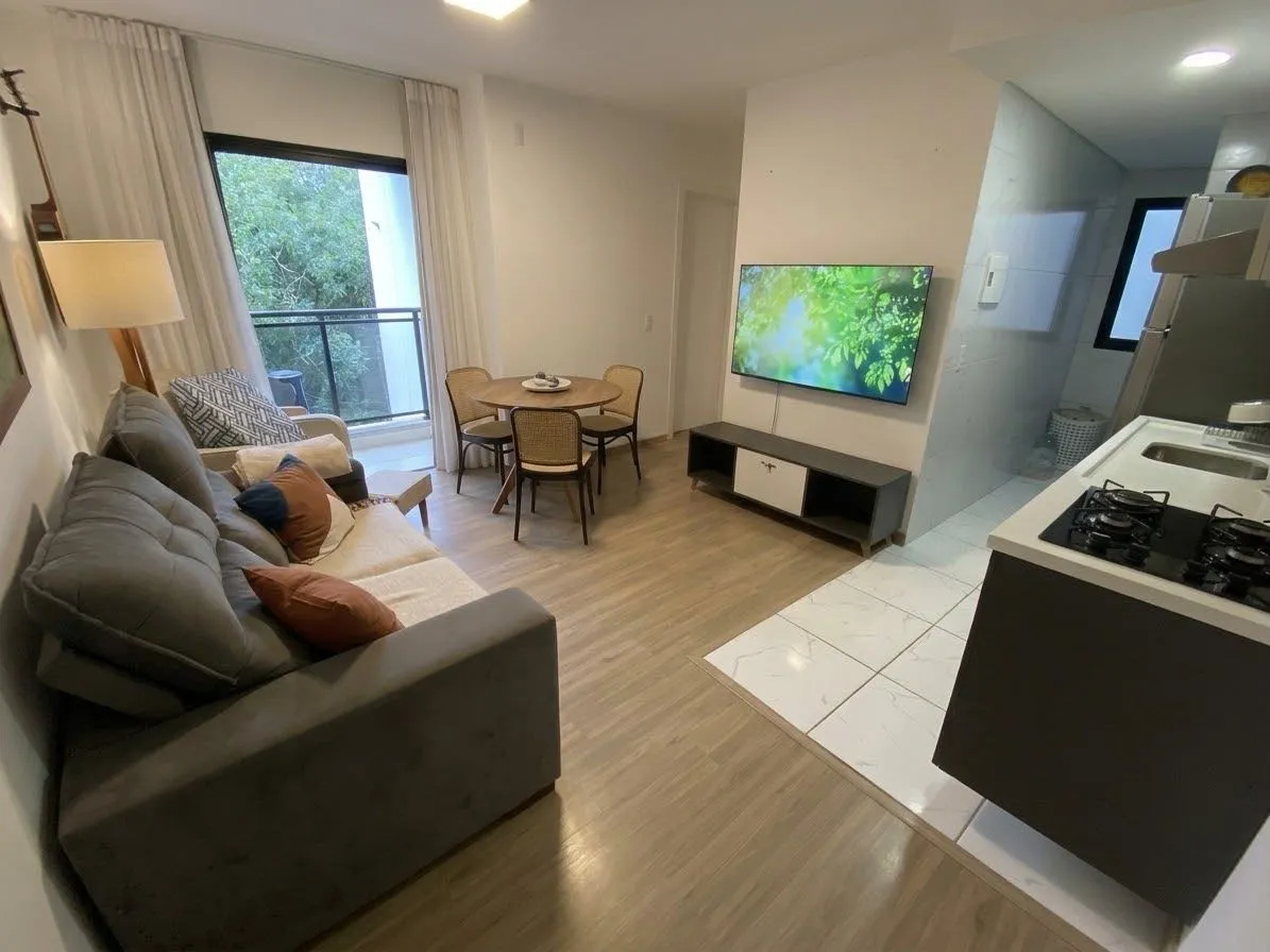 Apartamento à venda no Connect Residencial, Três Vendas - 57 m², 2 quartos, sacada com churrasqueira e posição solar Norte.