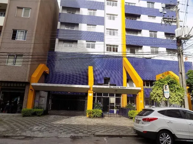 Apartamento 2 quartos e 2 banheiros, para alugar, no bairro Centro em Curitiba