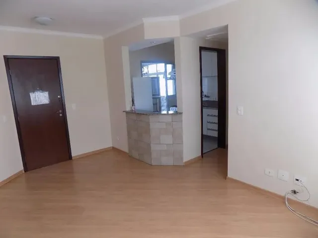 Apartamento 2 quartos e 2 banheiros, para alugar, no bairro Centro em Curitiba