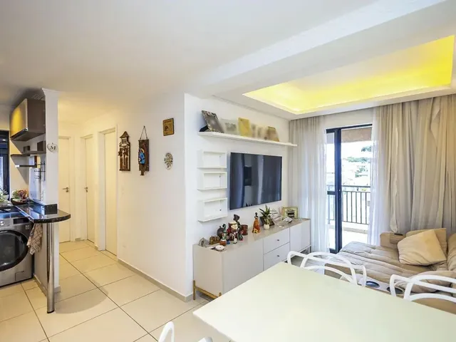 Apartamento 2 quartos e 1 banheiro, à venda, no bairro Butiatuvinha em Curitiba