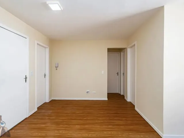 Apartamento 3 quartos e 1 banheiro, para alugar, no bairro Campo Comprido em Curitiba