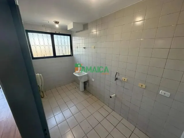 Apartamento 3 quartos e 1 banheiro, para alugar, no bairro Uberaba em Curitiba