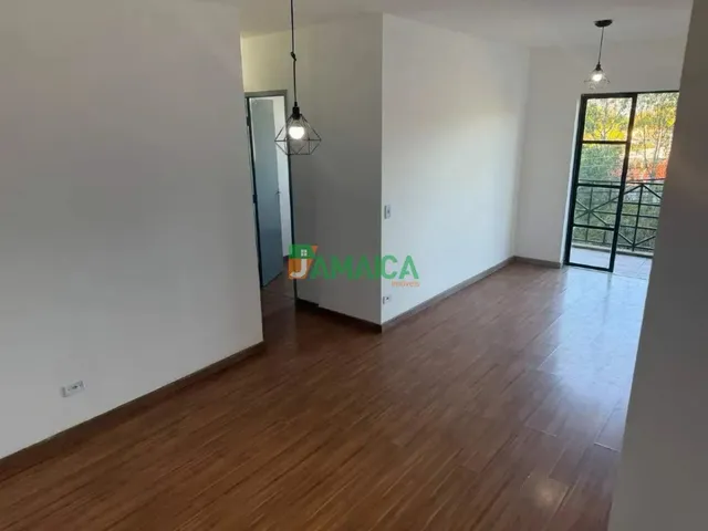 Apartamento 3 quartos e 1 banheiro, para alugar, no bairro Uberaba em Curitiba