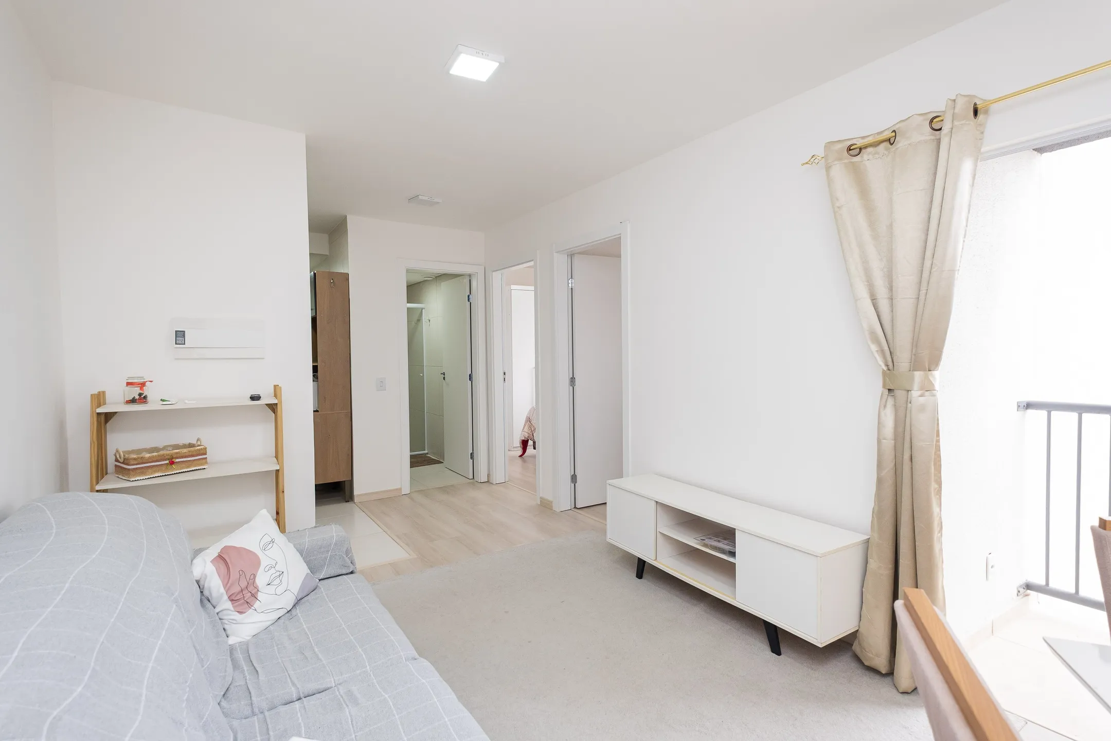 Apartamento Mobiliado de 2 Dormitórios para Aluguel no Centro de Pelotas RS com Conforto, Praticidade e Excelente Localização Central