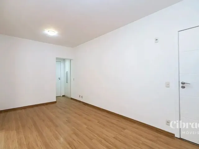 Apartamento 1 quarto e 1 banheiro, para alugar, no bairro Centro em Curitiba