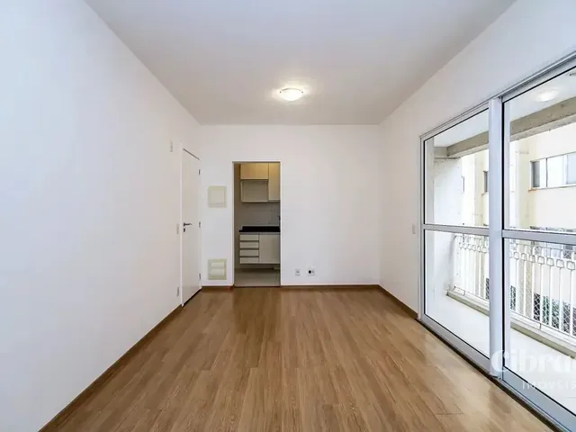 Apartamento 1 quarto e 1 banheiro, para alugar, no bairro Centro em Curitiba