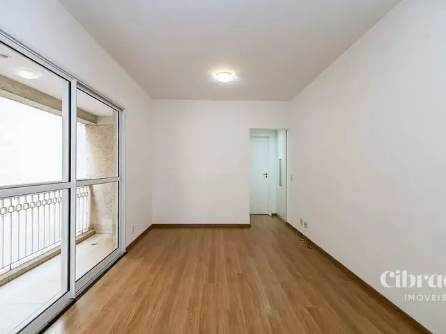 Apartamento 1 quarto e 1 banheiro, para alugar, no bairro Centro em Curitiba