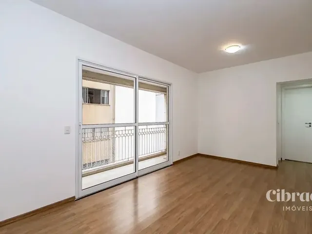 Apartamento 1 quarto e 1 banheiro, para alugar, no bairro Centro em Curitiba