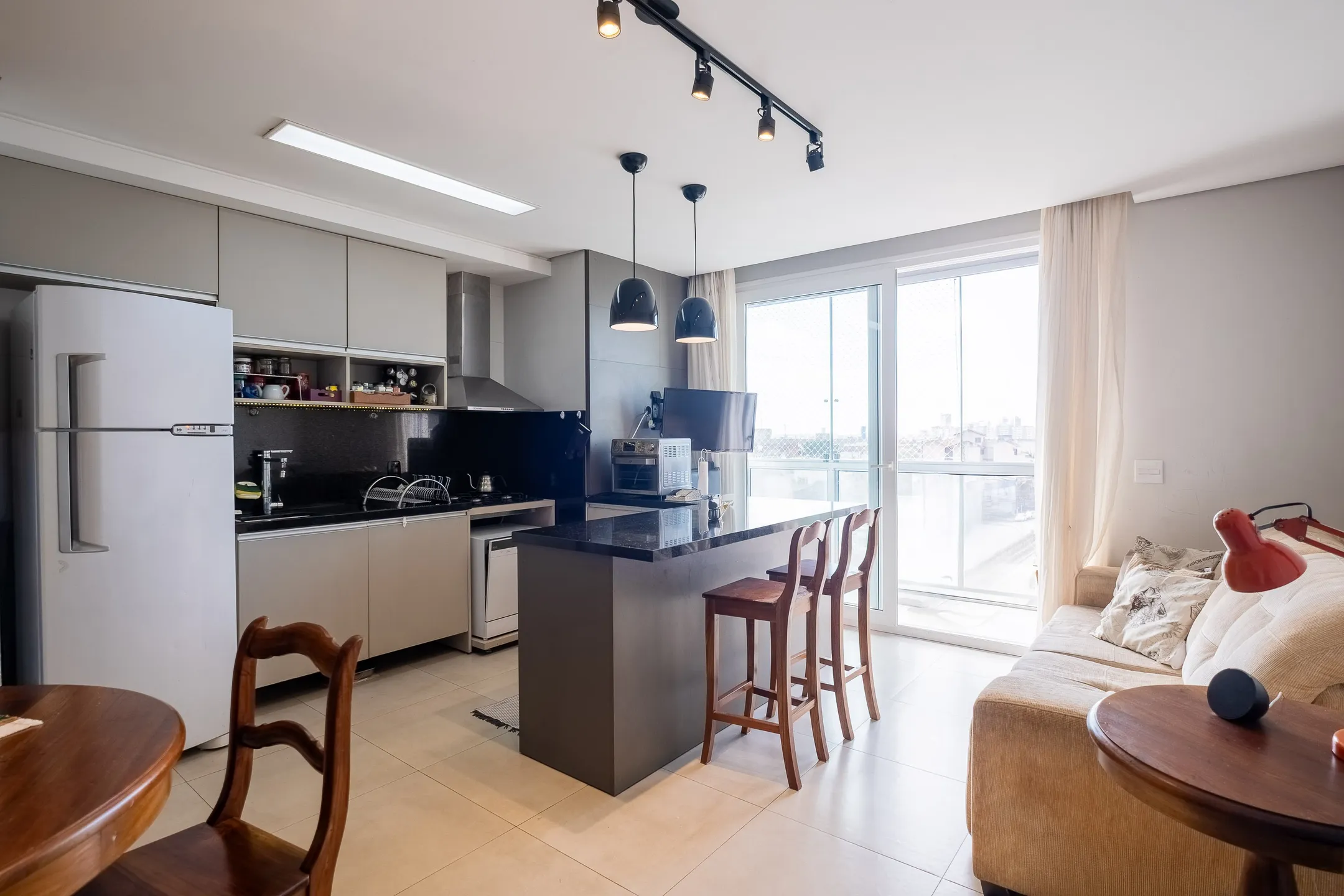 Apartamento à venda no Studio Residence Plus, Centro - 70 m², 2 quartos, móveis SCA, sol norte/leste e vaga dupla.