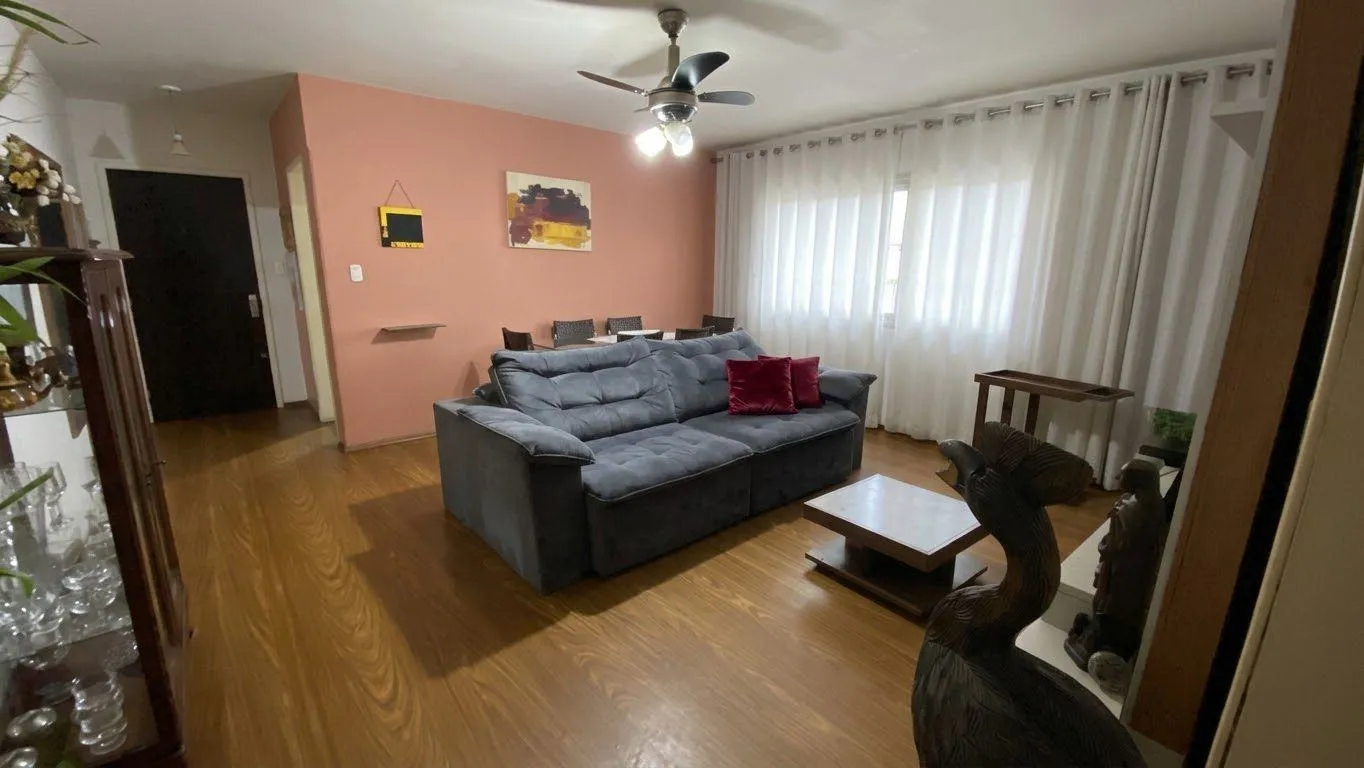 Apartamento à venda no centro de Pelotas - 111 m², 3 quartos, cozinha planejada, sol da manhã e vaga coberta.