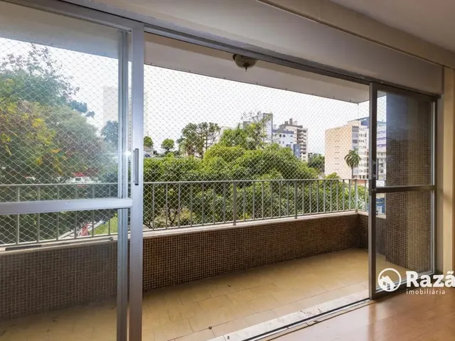Apartamento 3 quartos e 2 banheiros, para alugar, no bairro Centro em Curitiba