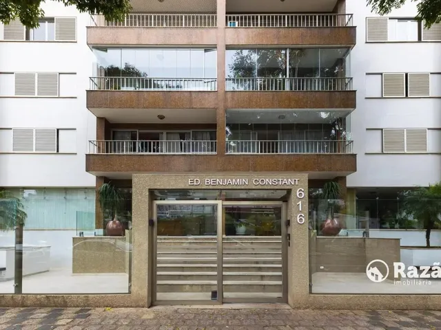 Apartamento 3 quartos e 2 banheiros, para alugar, no bairro Centro em Curitiba
