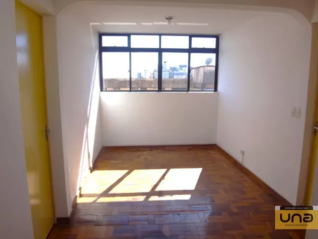 Apartamento 2 quartos e 1 banheiro, para alugar, no bairro CRISTO REI em Curitiba
