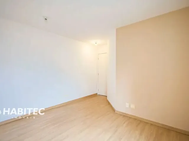 Apartamento 2 quartos e 1 banheiro, para alugar, no bairro Água Verde em Curitiba