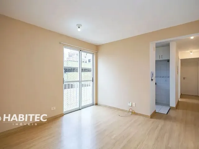 Apartamento 2 quartos e 1 banheiro, para alugar, no bairro Água Verde em Curitiba