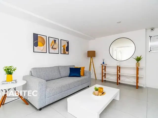 Apartamento 2 quartos e 1 banheiro, para alugar, no bairro Água Verde em Curitiba
