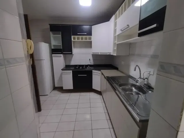Apartamento 2 quartos e 1 banheiro, para alugar, no bairro Novo Mundo em Curitiba