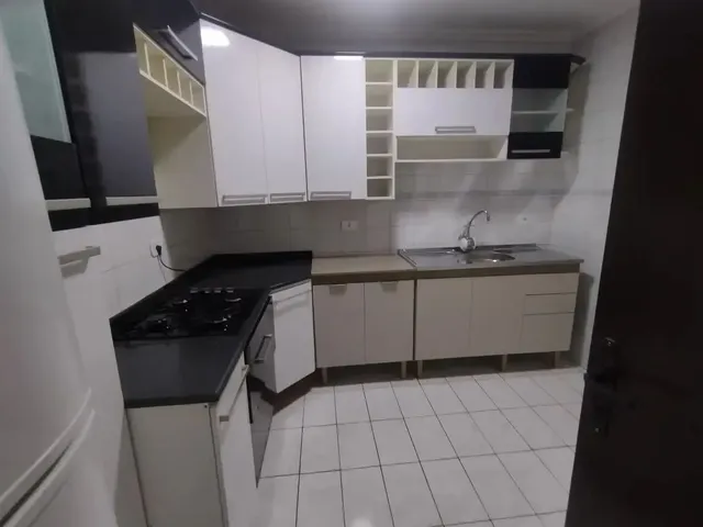 Apartamento 2 quartos e 1 banheiro, para alugar, no bairro Novo Mundo em Curitiba
