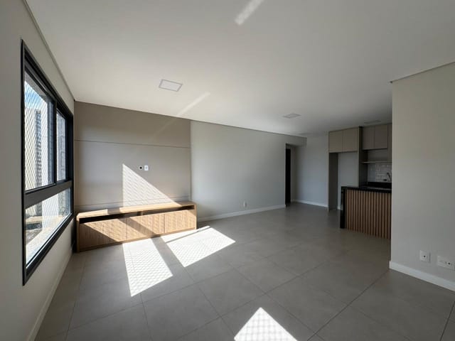 Apartamento 2 quartos e 2 banheiros, para alugar, no bairro Gleba Fazenda Palhano em Londrina
