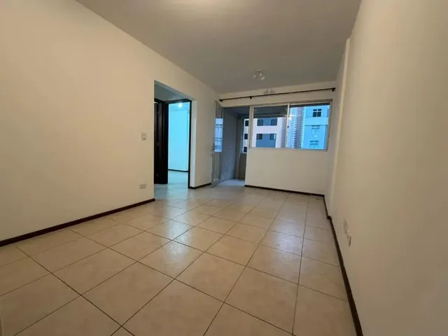 Apartamento 2 quartos e 1 banheiro, para alugar, no bairro Bigorrilho em Curitiba
