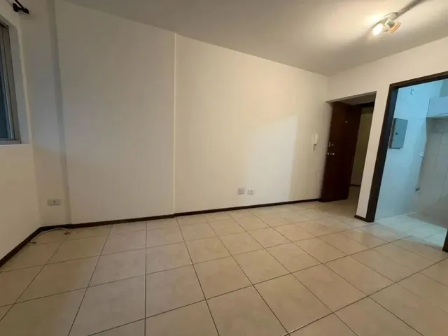 Apartamento 2 quartos e 1 banheiro, para alugar, no bairro Bigorrilho em Curitiba