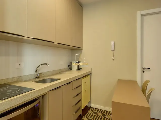 Apartamento 1 quarto e 1 banheiro, à venda, no bairro Centro em Curitiba