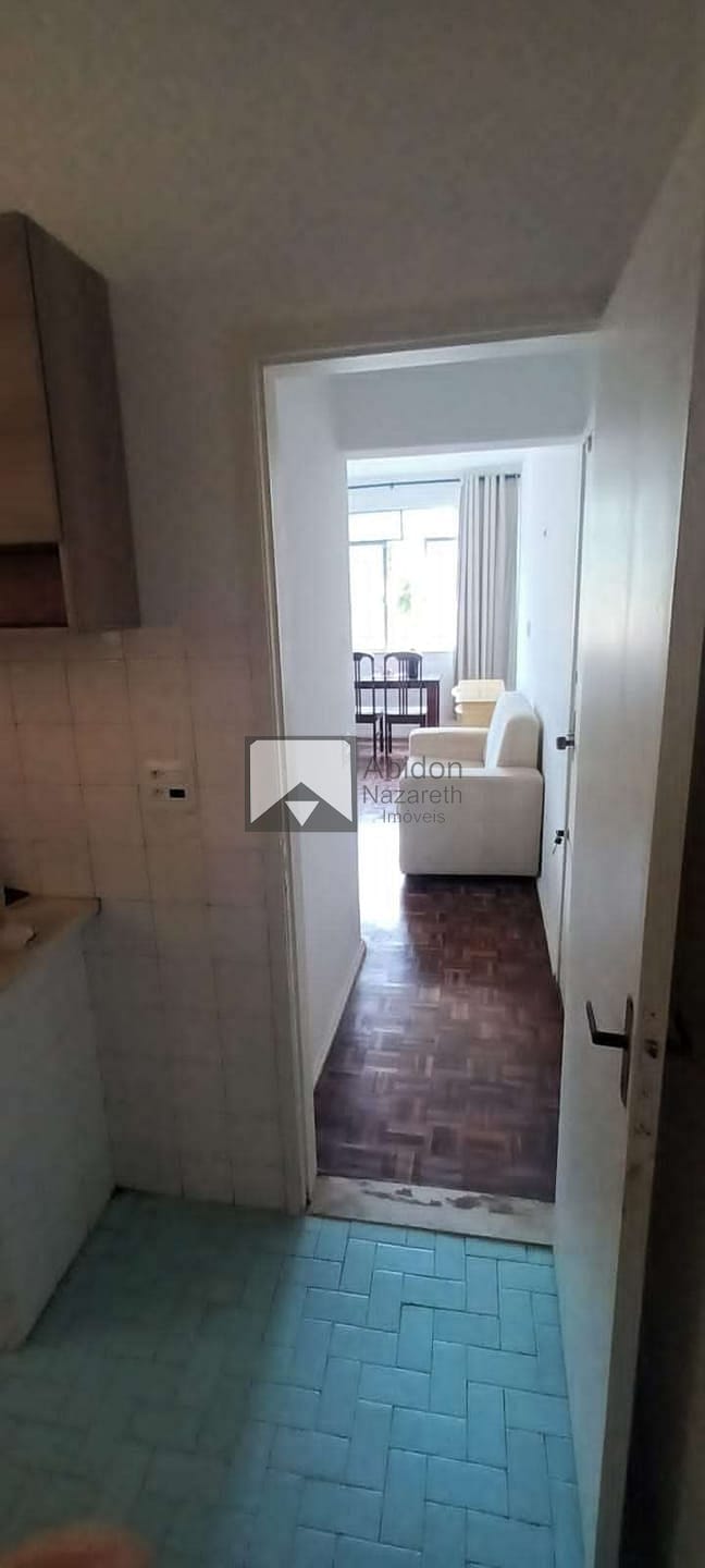 Apartamento à venda com 2 quartos, 70m² - Foto 3