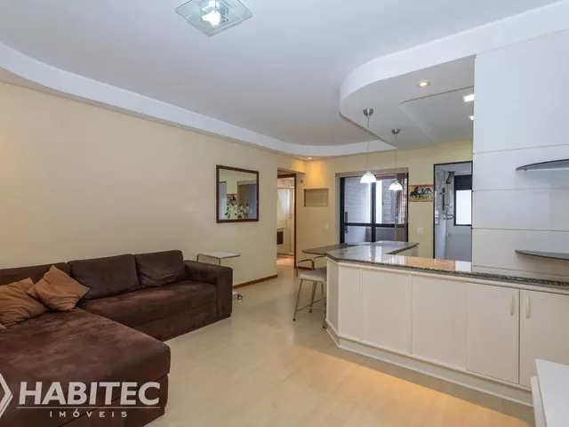 Apartamento 2 quartos e 1 banheiro, para alugar, no bairro Centro em Curitiba