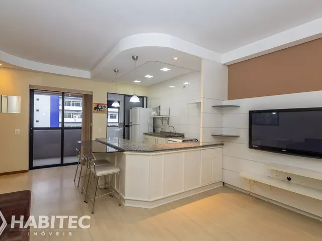 Apartamento 2 quartos e 1 banheiro, para alugar, no bairro Centro em Curitiba