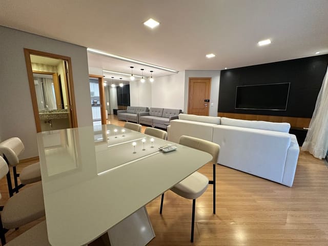 Apartamento com 209m² 3 quartos e 3 banheiros, para alugar, no bairro Gleba Fazenda Palhano em Londrina