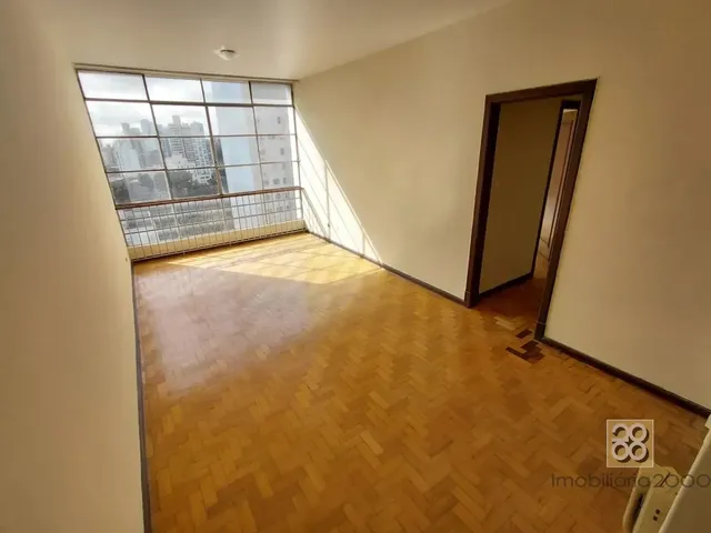 Apartamento 3 quartos e 1 banheiro, para alugar, no bairro Centro em Curitiba