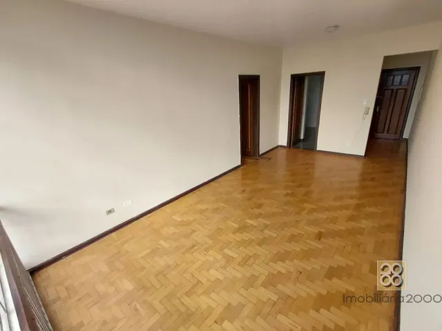 Apartamento 3 quartos e 1 banheiro, para alugar, no bairro Centro em Curitiba