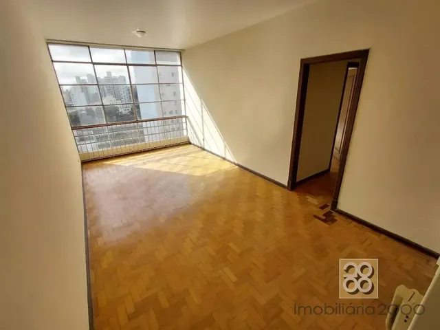 Apartamento 3 quartos e 1 banheiro, para alugar, no bairro Centro em Curitiba