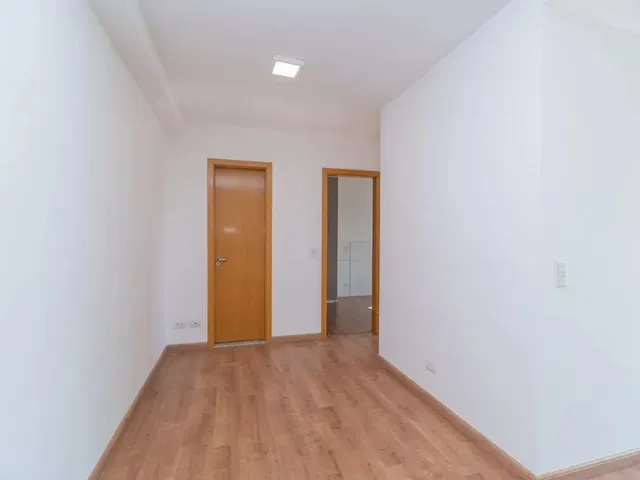 Apartamento 2 quartos e 1 banheiro, para alugar, no bairro Mossunguê em Curitiba