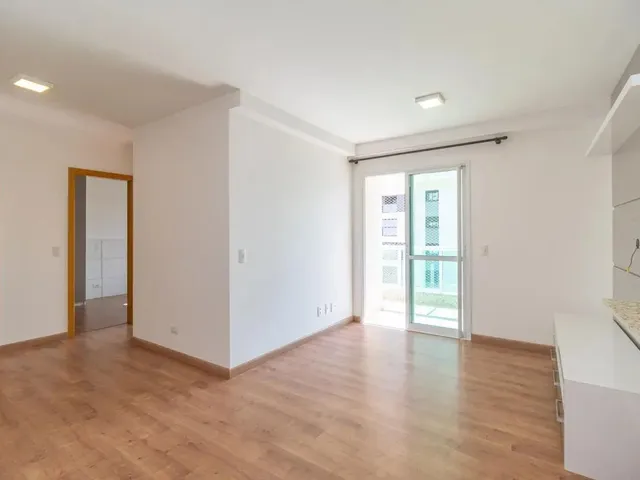 Apartamento 2 quartos e 1 banheiro, para alugar, no bairro Mossunguê em Curitiba