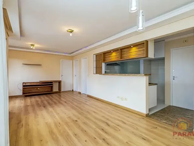 Apartamento 2 quartos e 2 banheiros, para alugar, no bairro Lindóia em Curitiba