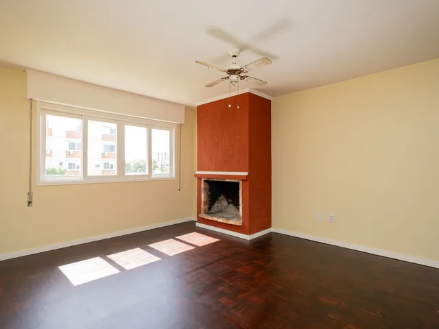 Apartamento com 119m² 3 quartos e 2 banheiros, à venda ou para alugar, no bairro Areal em Pelotas