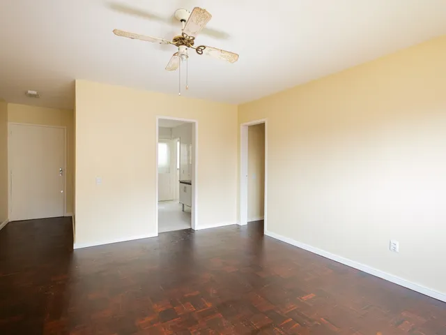 Apartamento com 119m² 3 quartos e 2 banheiros, à venda ou para alugar, no bairro Areal em Pelotas