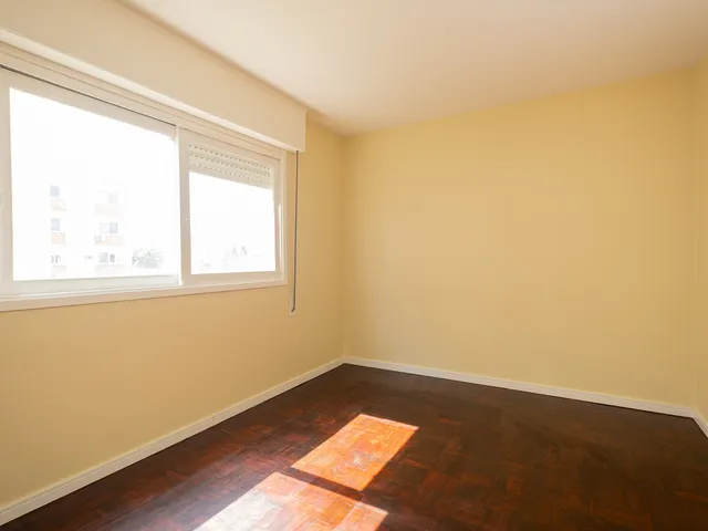 Apartamento com 119m² 3 quartos e 2 banheiros, à venda ou para alugar, no bairro Areal em Pelotas