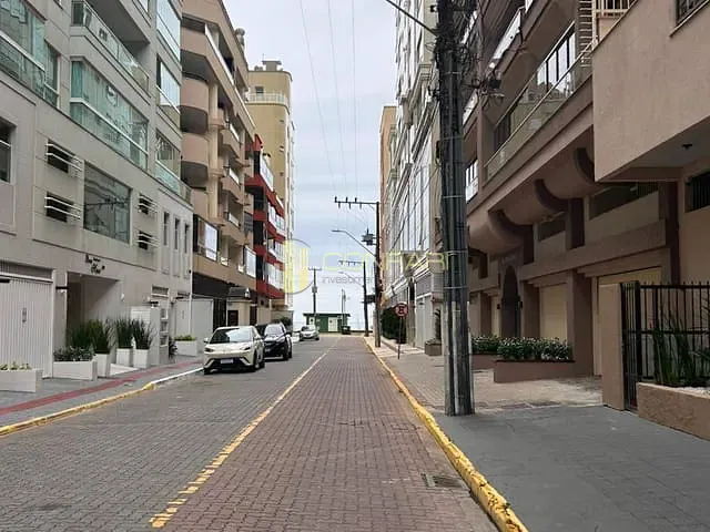 Apartamento 3 quartos e 2 banheiros, para alugar, no bairro meia praia em Itapema