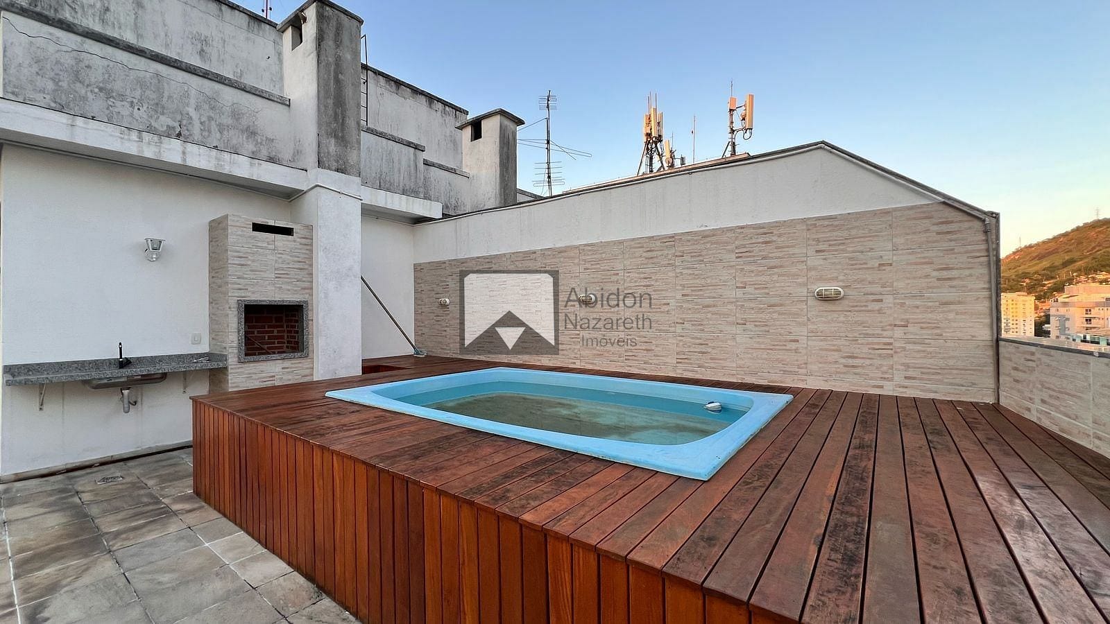 Cobertura à venda com 4 quartos, 220m² - Foto 1